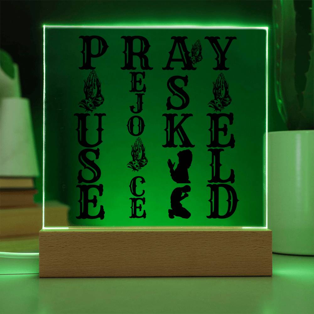 PRAY WOODEN/LED ( black letters)